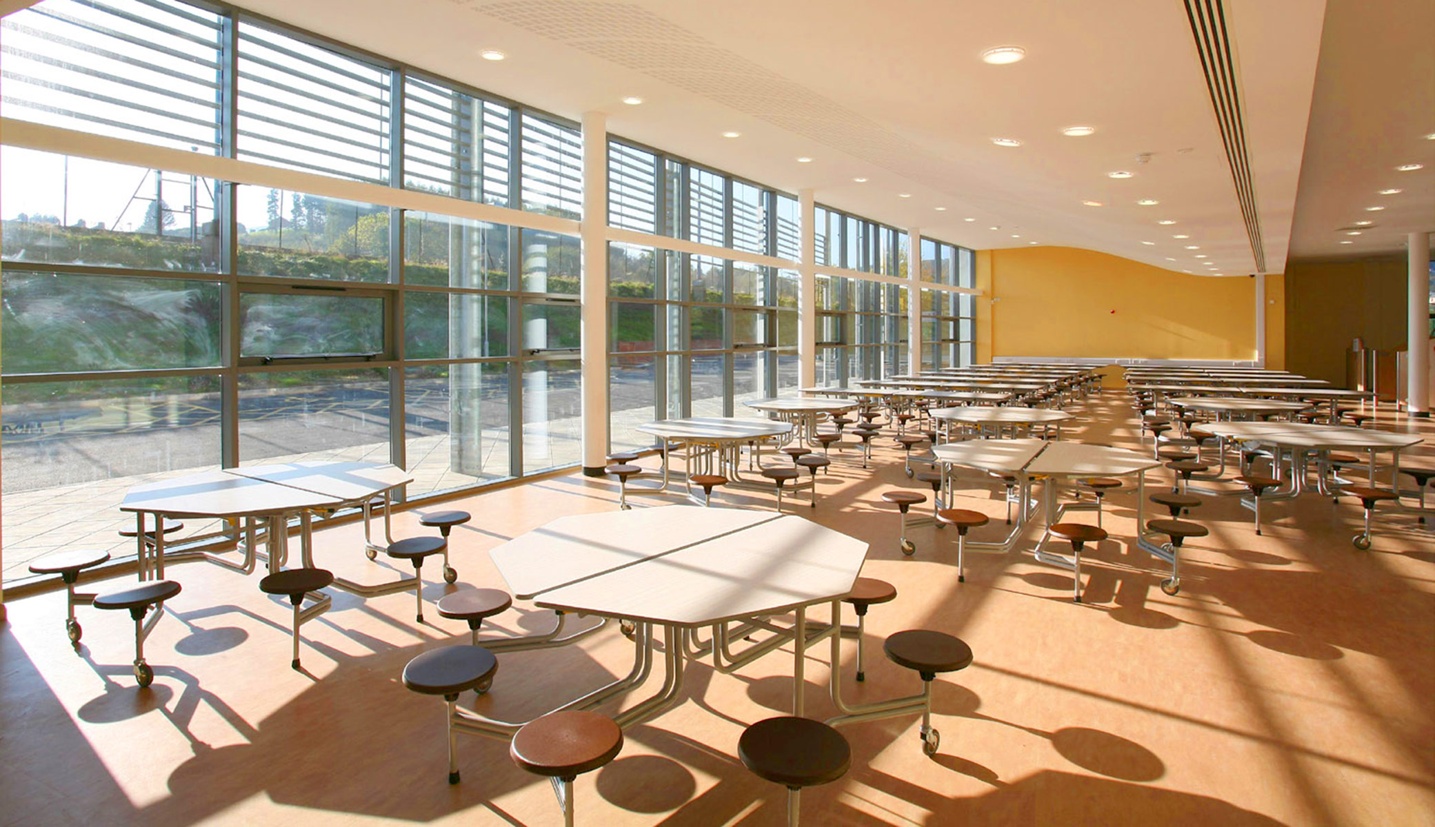 West Monmouth School / Powell Dobson Architects